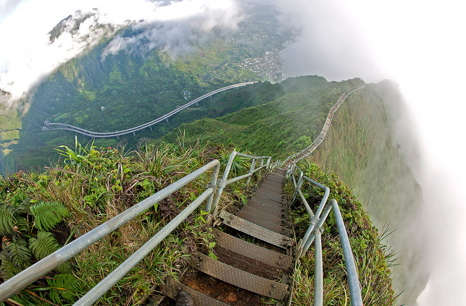 The Stairway to Heaven – a Forbidden Attraction in Hawaii - Places